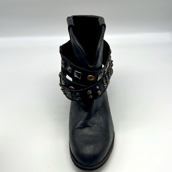 Circle G - Black Leather Distressed Studded Strap Pull On Ankle Boot Size 7.5 - Picture 10 of 15